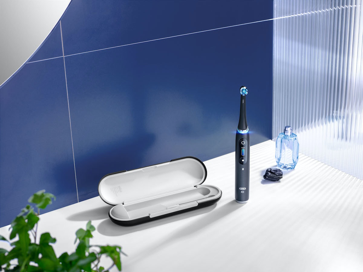 照片中包含了escova io b、口服B、電動牙刷、Oral-B iO系列電動牙刷刷頭、牙刷