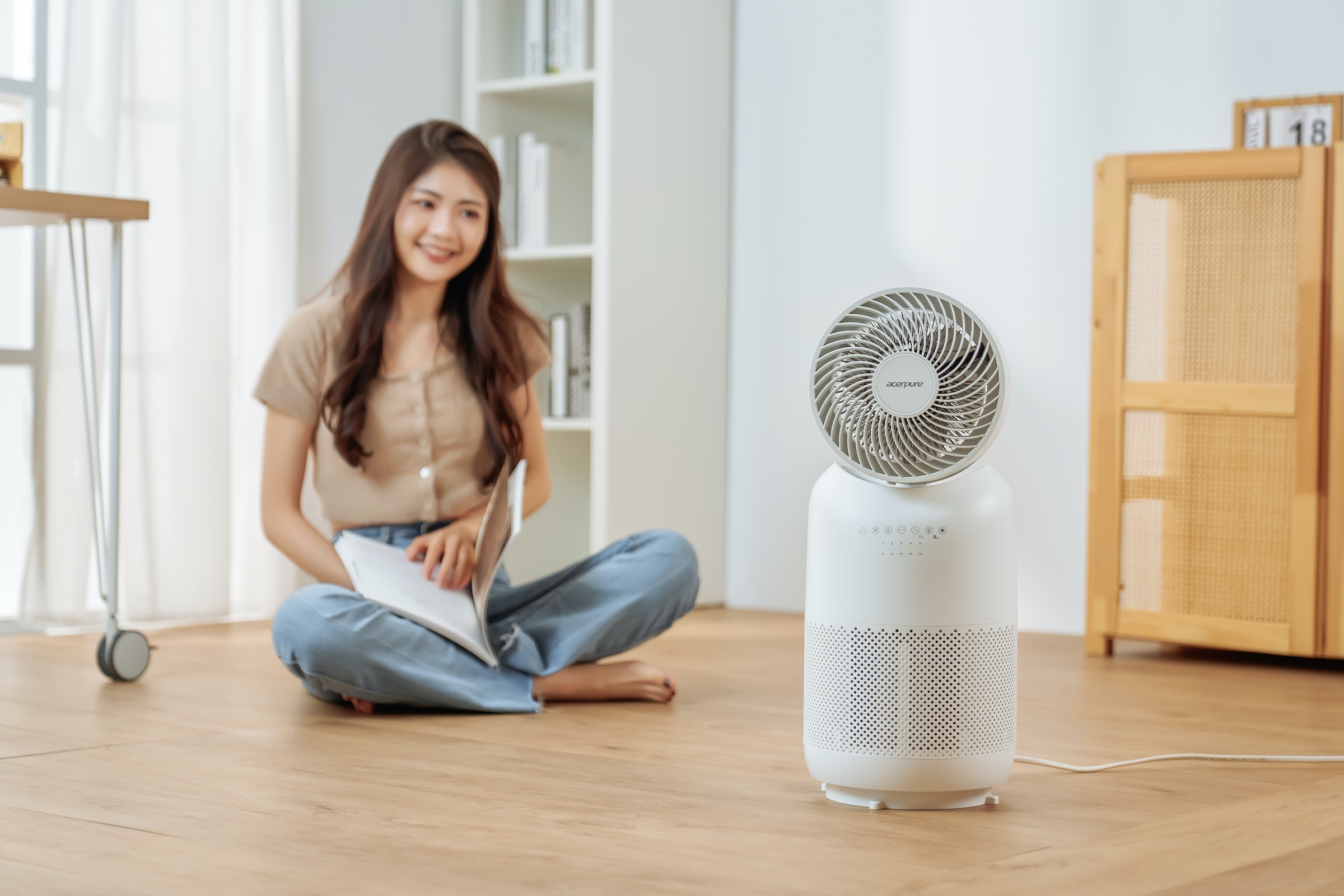 照片中提到了1、acerpure、(v),包含了坐著、室內設計、家具類、/ m / 083vt、產品設計