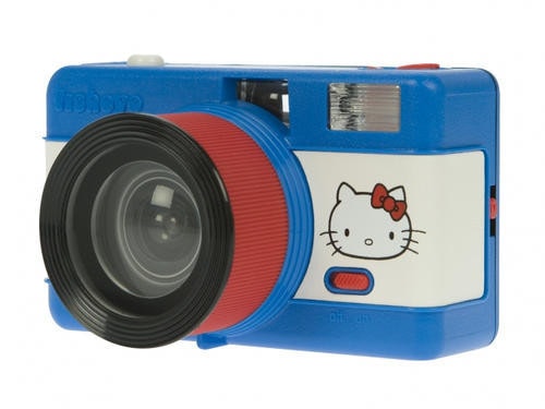 是LOMO 相機配上 Hello Kitty，玩具感加倍！這篇文章的首圖