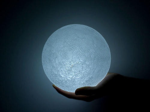 是月球造型LED燈，讓摘月的浪漫舉手可得這篇文章的首圖