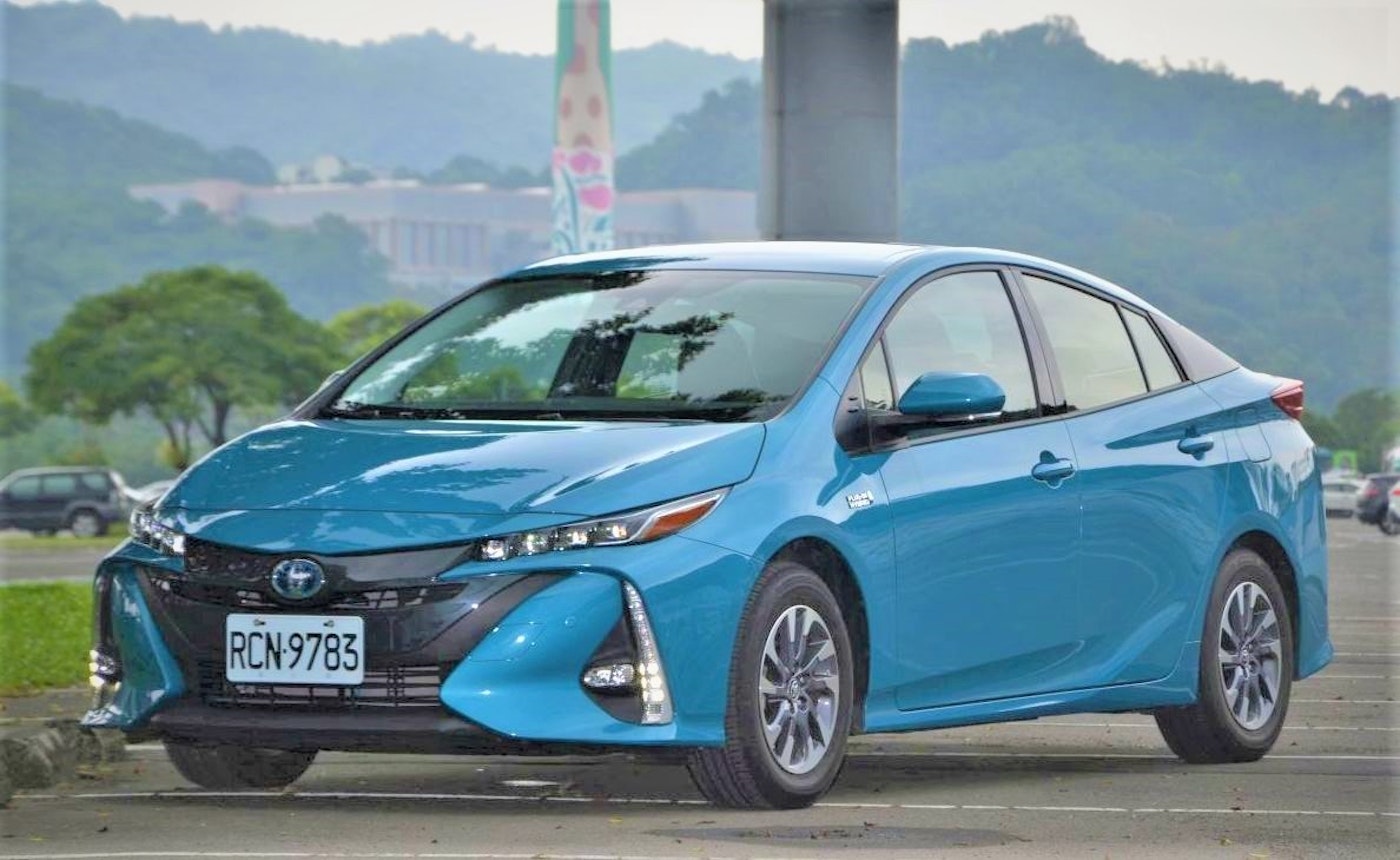 進化版油電混合車toyota Prius Phv 試駕 油電主體 充電省錢 119 萬元起 充電樁 153997 Cool3c