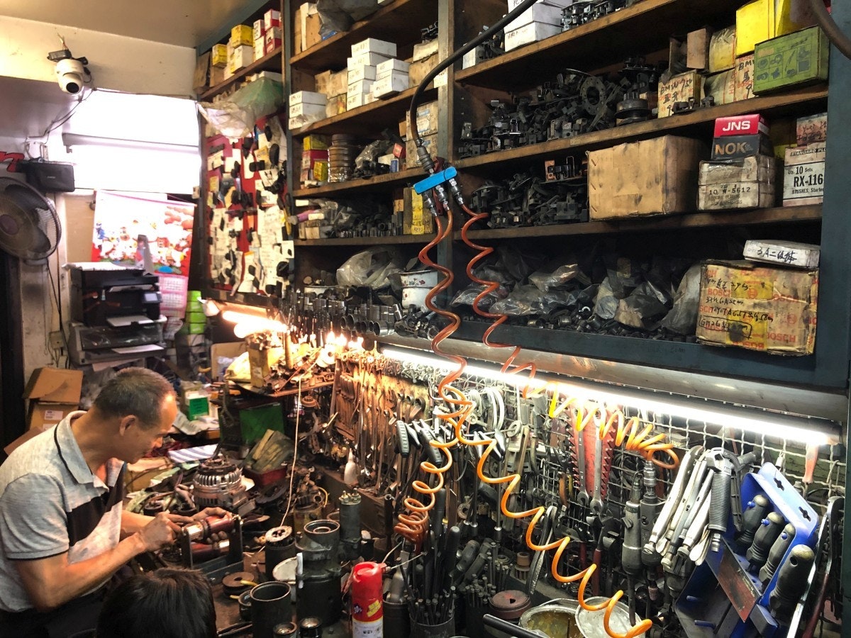 照片中提到了JNS、NOK、10 se,包含了零售、零售、服務