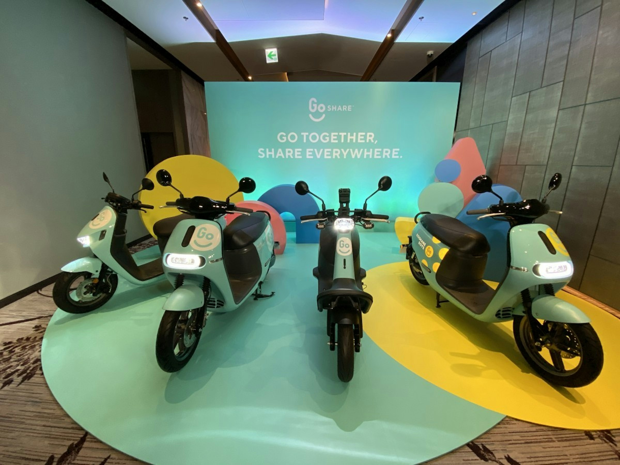 照片中提到了GO SHARE、GO TOGETHER,、SHARE EVERYWHERE.，包含了摩托車、癮科技、GoShare、五郎郎、摩托車