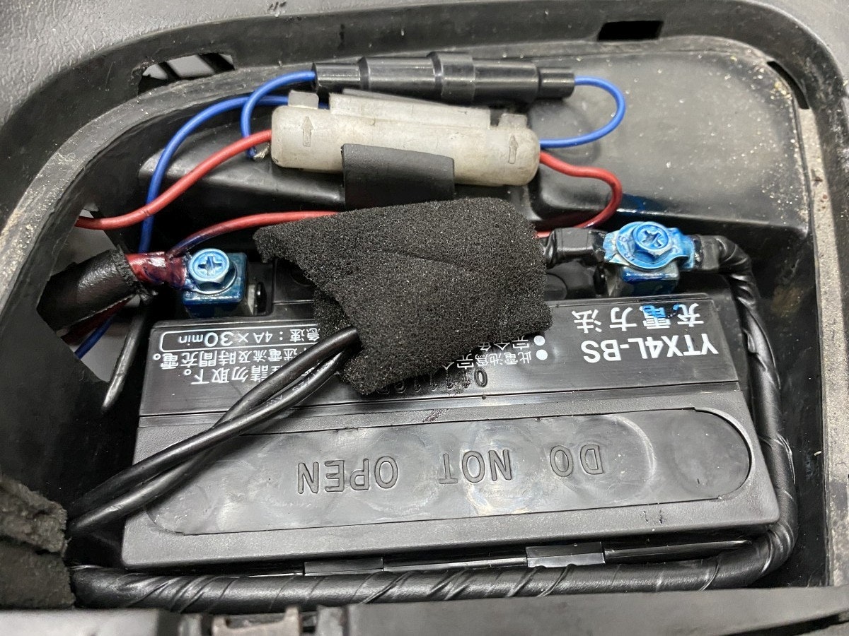 機車什麼時候換電瓶 機車電瓶diy 更換步驟 電瓶連工帶料價格 5 號與7 號電瓶規格 更換電瓶 Cool3c 機車什麼時候換電瓶 機車電瓶diy 更換步驟 電瓶連工帶料價格 5 號與7 號電瓶規格 更換電瓶 Cool3c