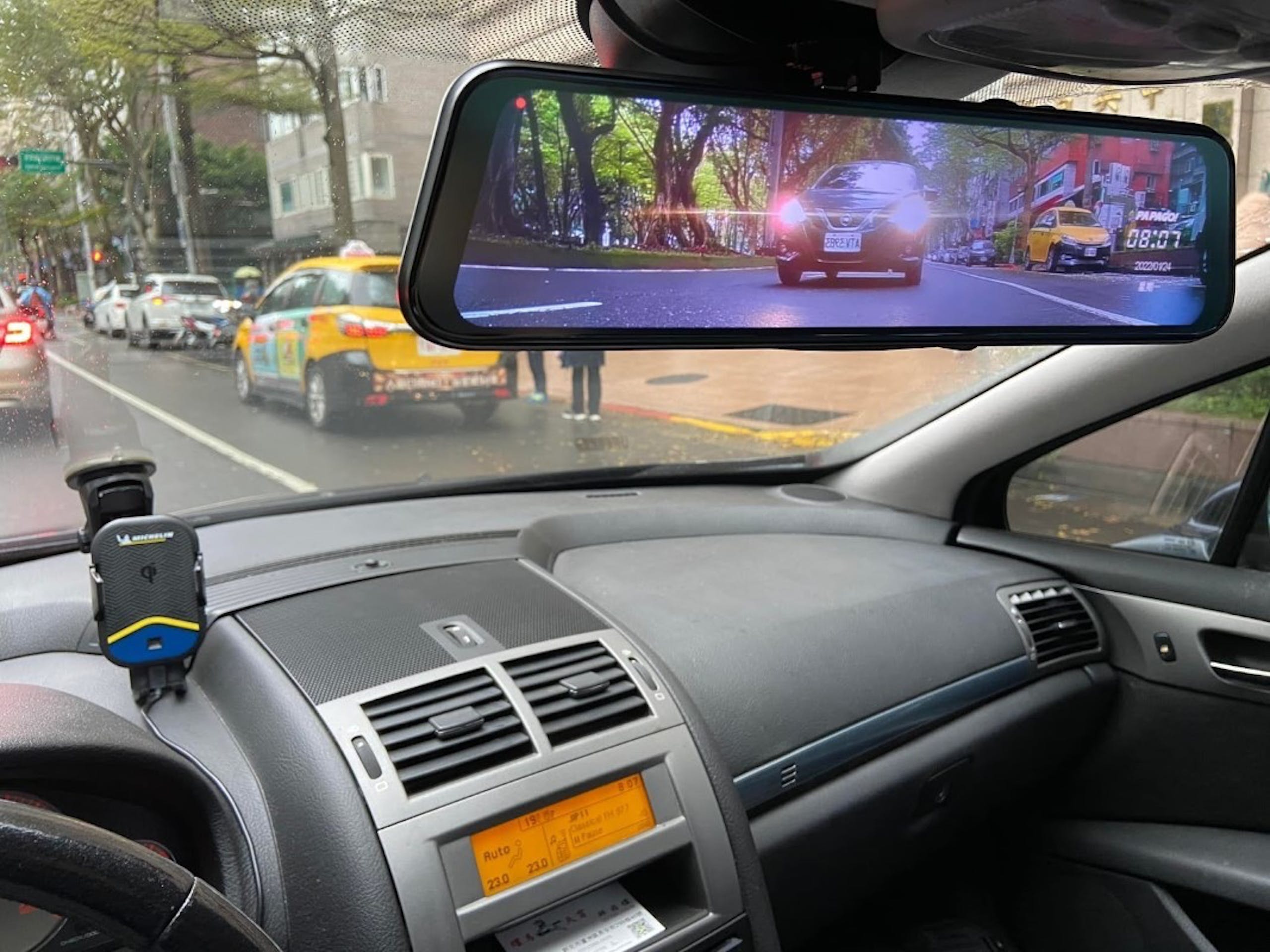 照片中提到了VIL、-、Auto,包含了家用車、汽車、摩托車、豪華車、緊湊型車