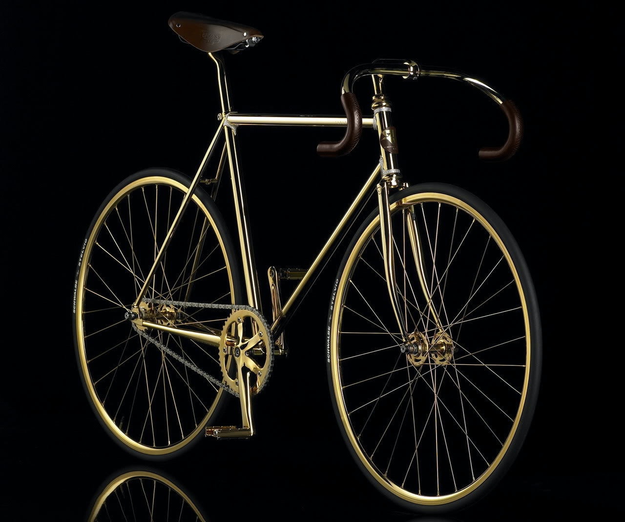 是世界上最貴的自行車!!24K鍍金+鑲嵌600多顆(施華洛世奇)水晶裝飾要價80000歐元這篇文章的首圖