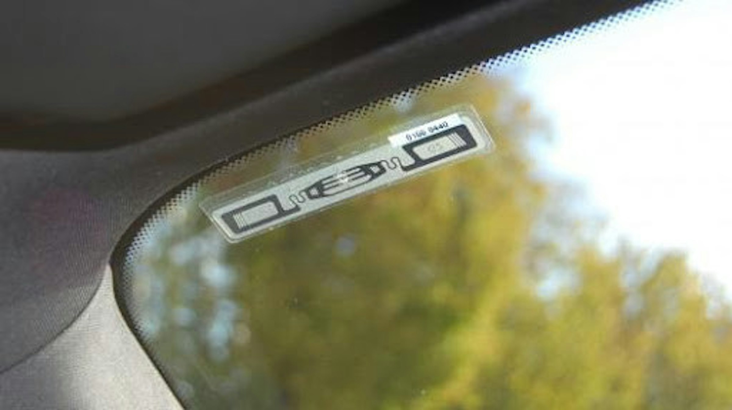是薄薄一張，讓我們免開窗、免喬位置的 RFID 停車繳費系統這篇文章的首圖