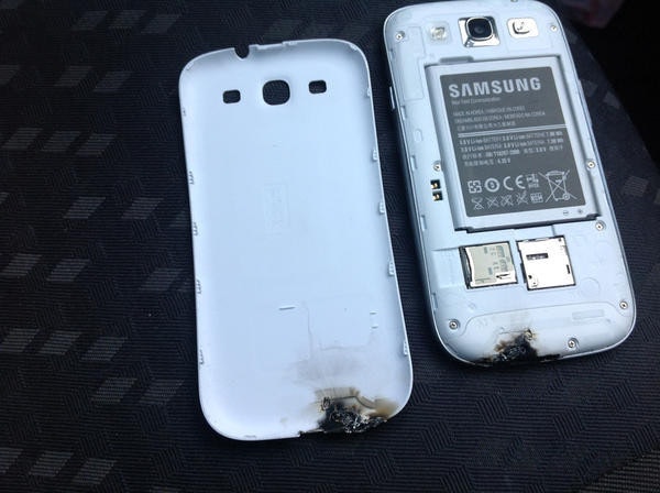 是Samsung Galaxy S3在車內爆炸（自燃）這篇文章的首圖