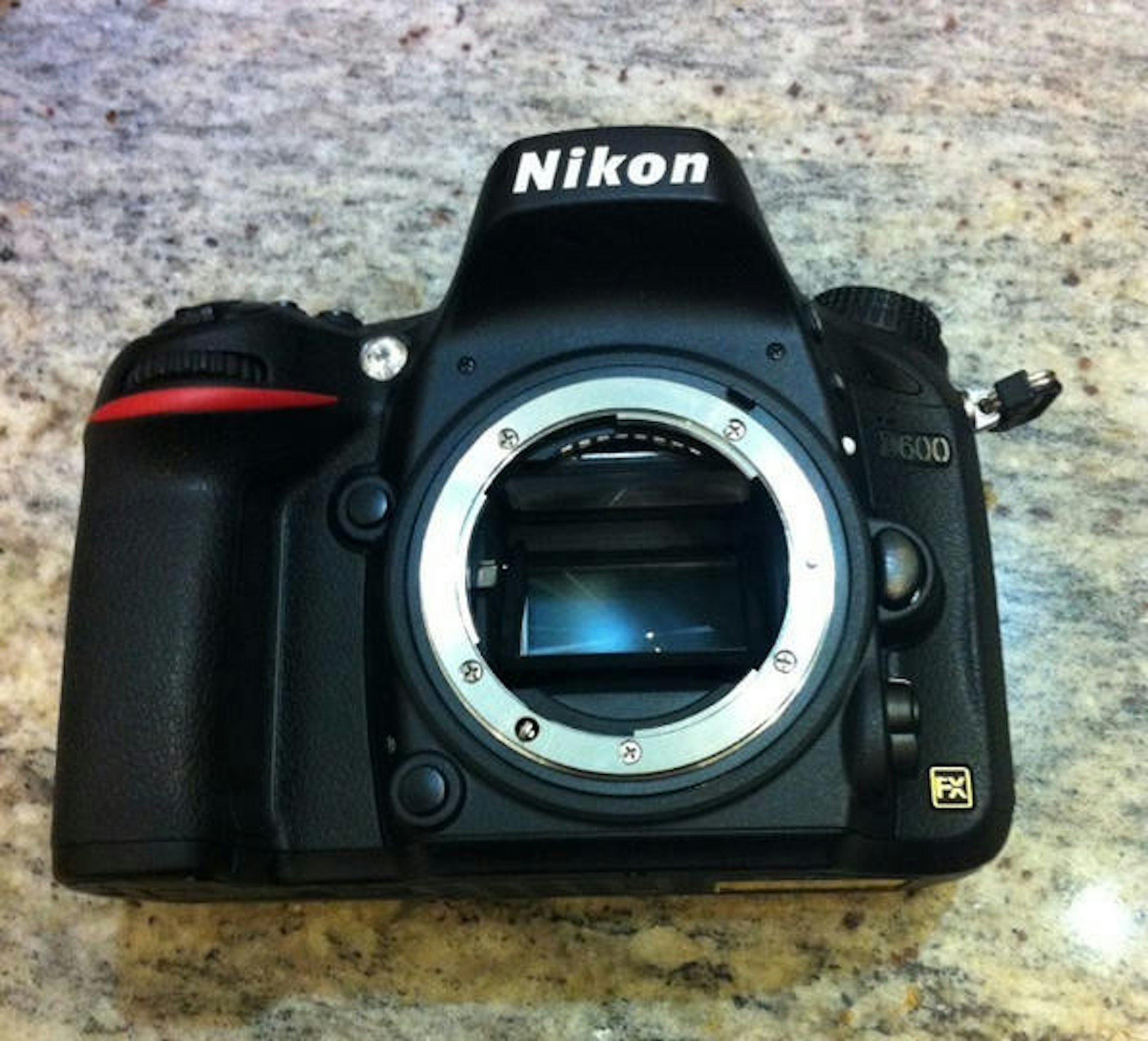 是Nikon D600圖片曝光，多年等待的平價全幅將要實現了嗎？這篇文章的首圖