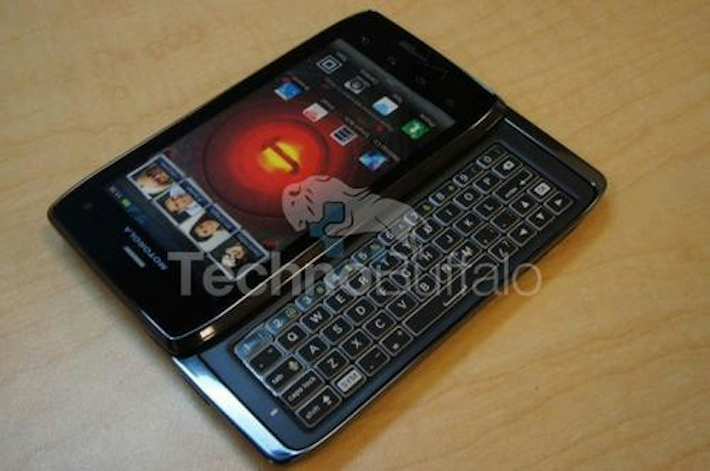 是這算是Droid 4真身照片嗎？樣機照就看看吧這篇文章的首圖