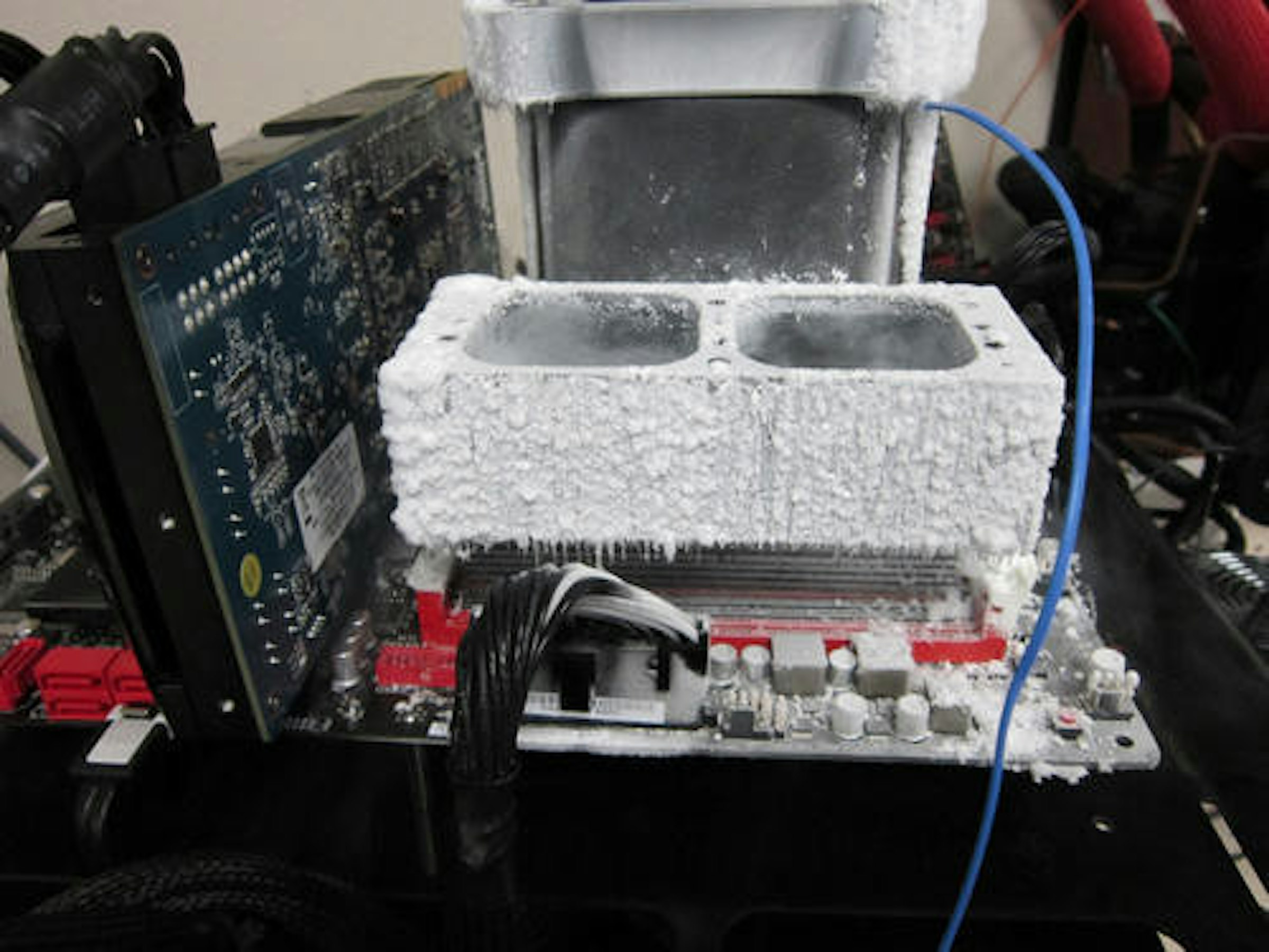 是Corsair海盜船打破電腦記憶體紀錄這篇文章的首圖