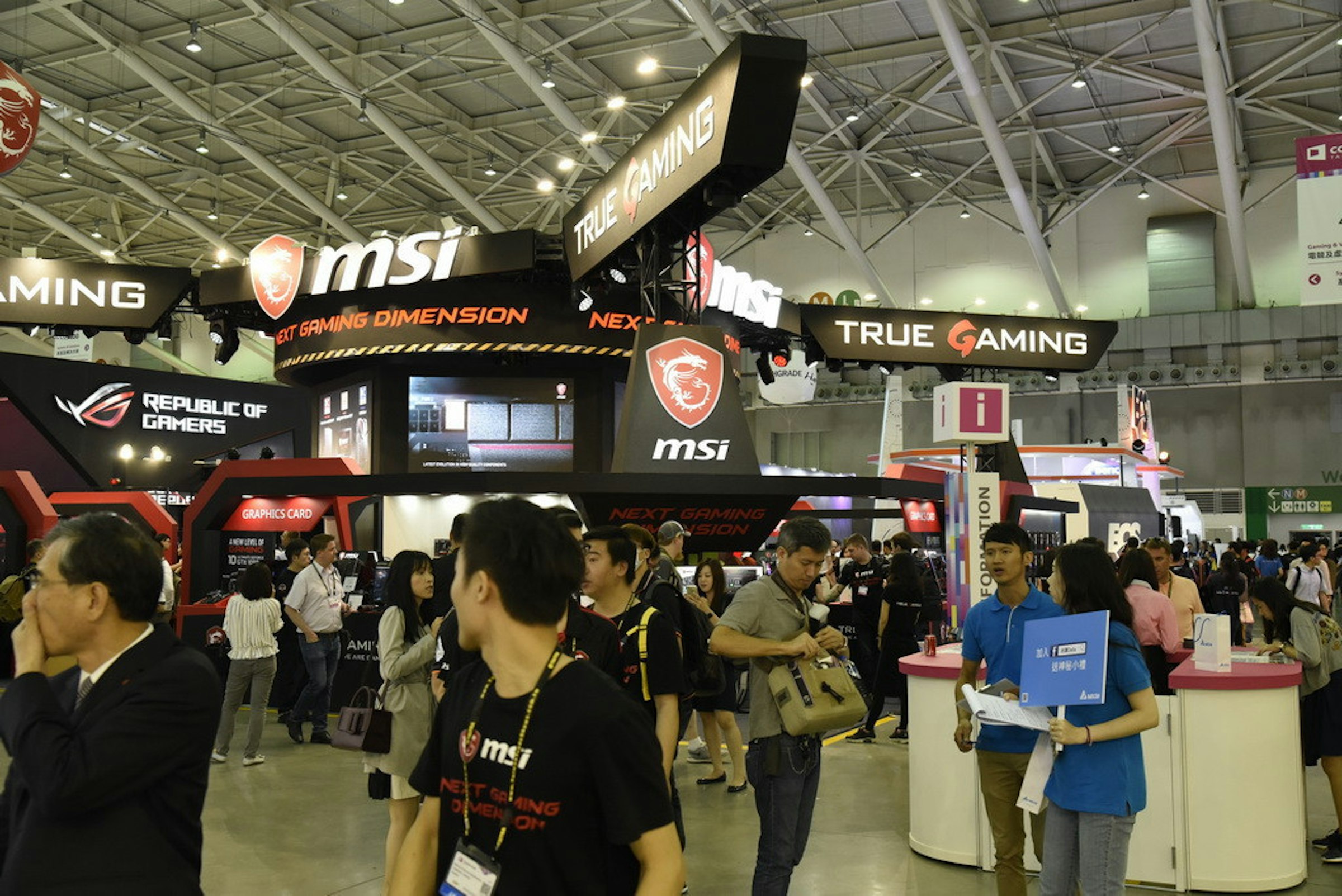 是Computex 2017：把VR裝備背身上 微星VR ONE試玩這篇文章的首圖