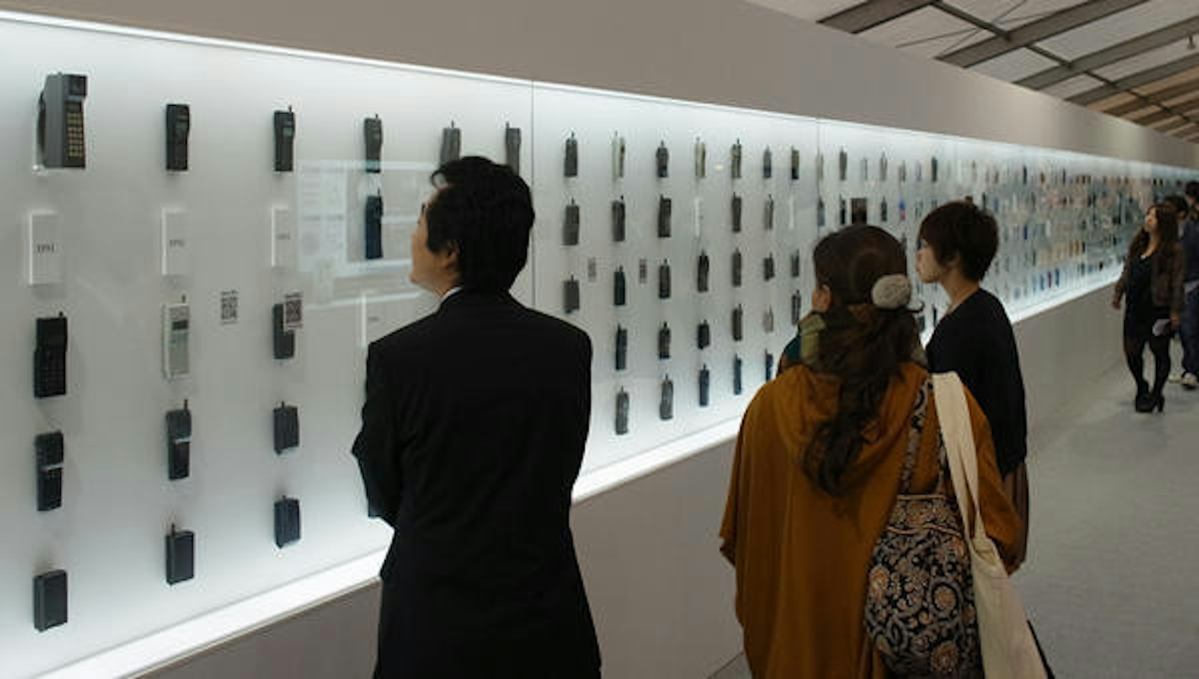 是NTT Docomo展示從古至今的手機，壯觀的手機演化史這篇文章的首圖