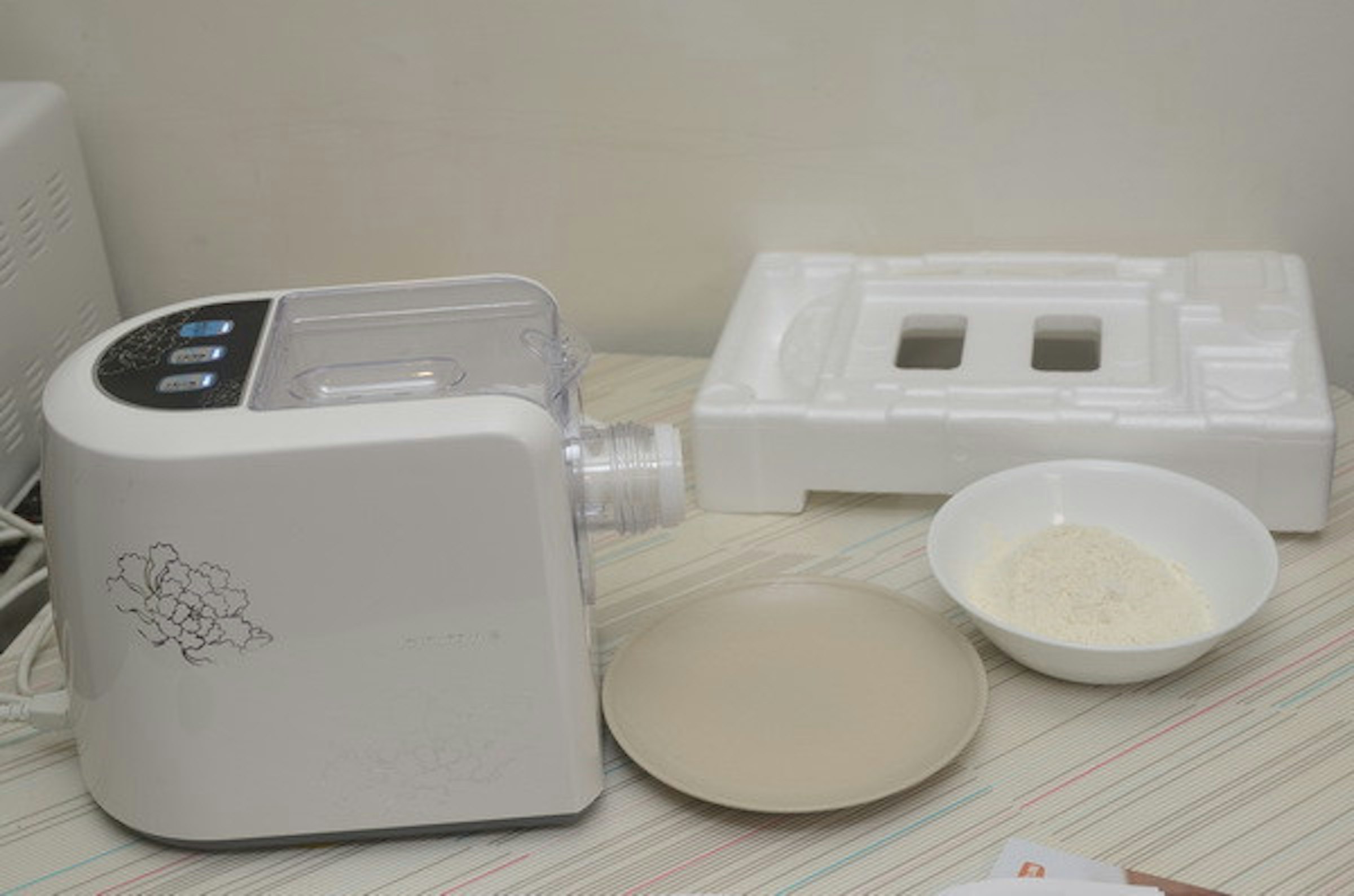 是九陽製麵機讚嗎？不就是方便快速，無腦使用，做出來口感應該OK的機器？常吃麵食又注意食安的朋友來看看進一步的動手玩吧這篇文章的首圖
