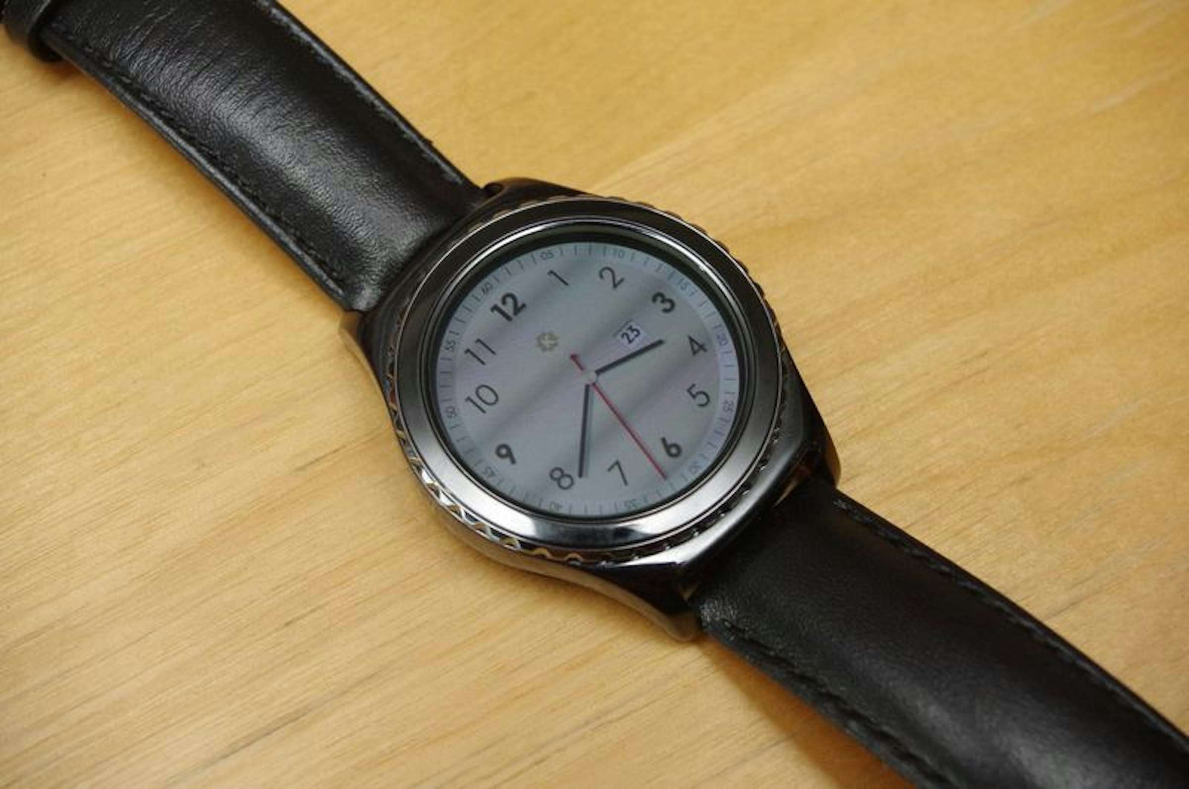 是擁有較佳操作體驗的美型智慧錶，三星 Galaxy Gear S2 動手玩這篇文章的首圖