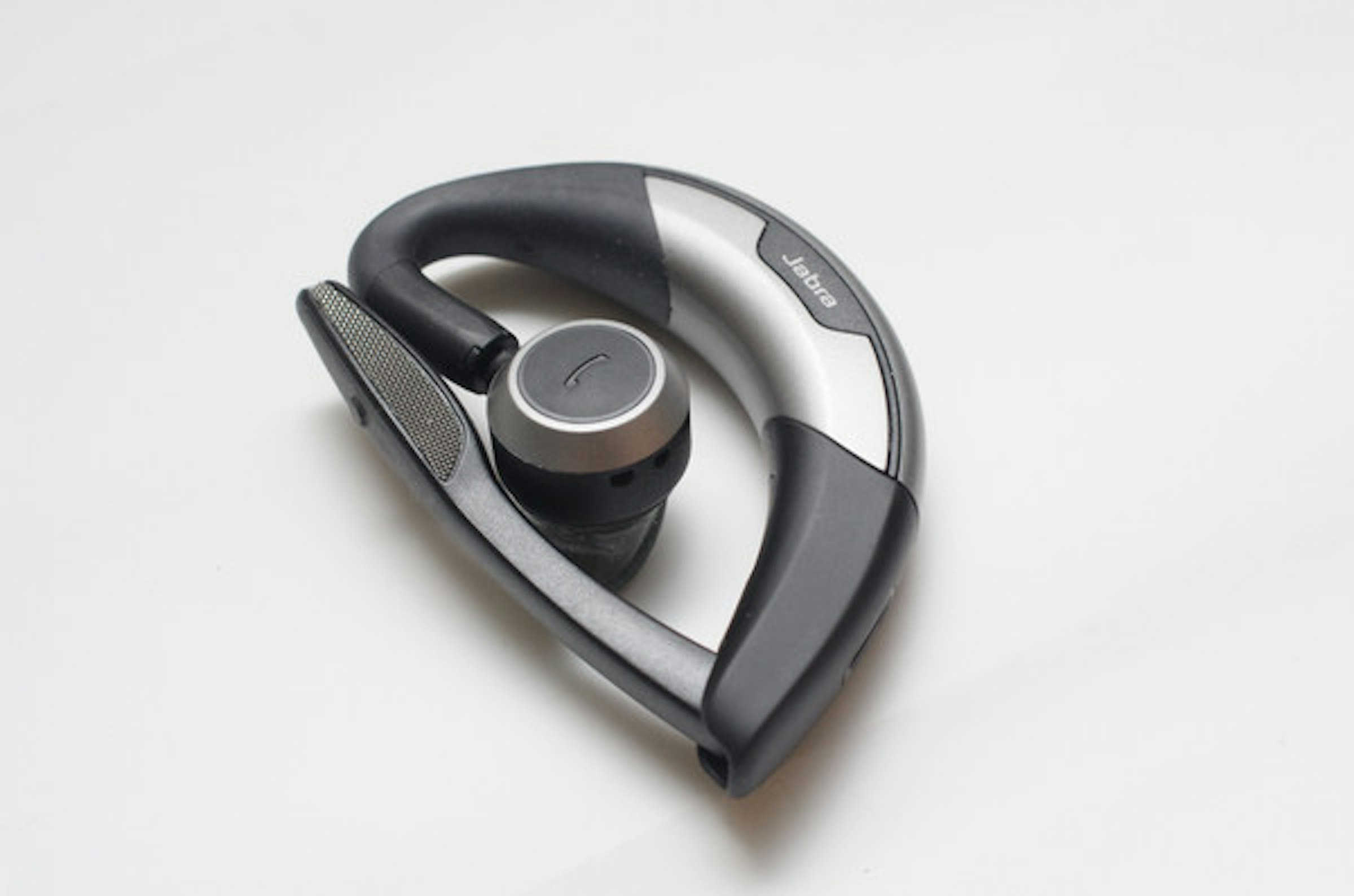 是首創結合感測器的藍牙通話耳機， Jabra Motion 動手玩這篇文章的首圖