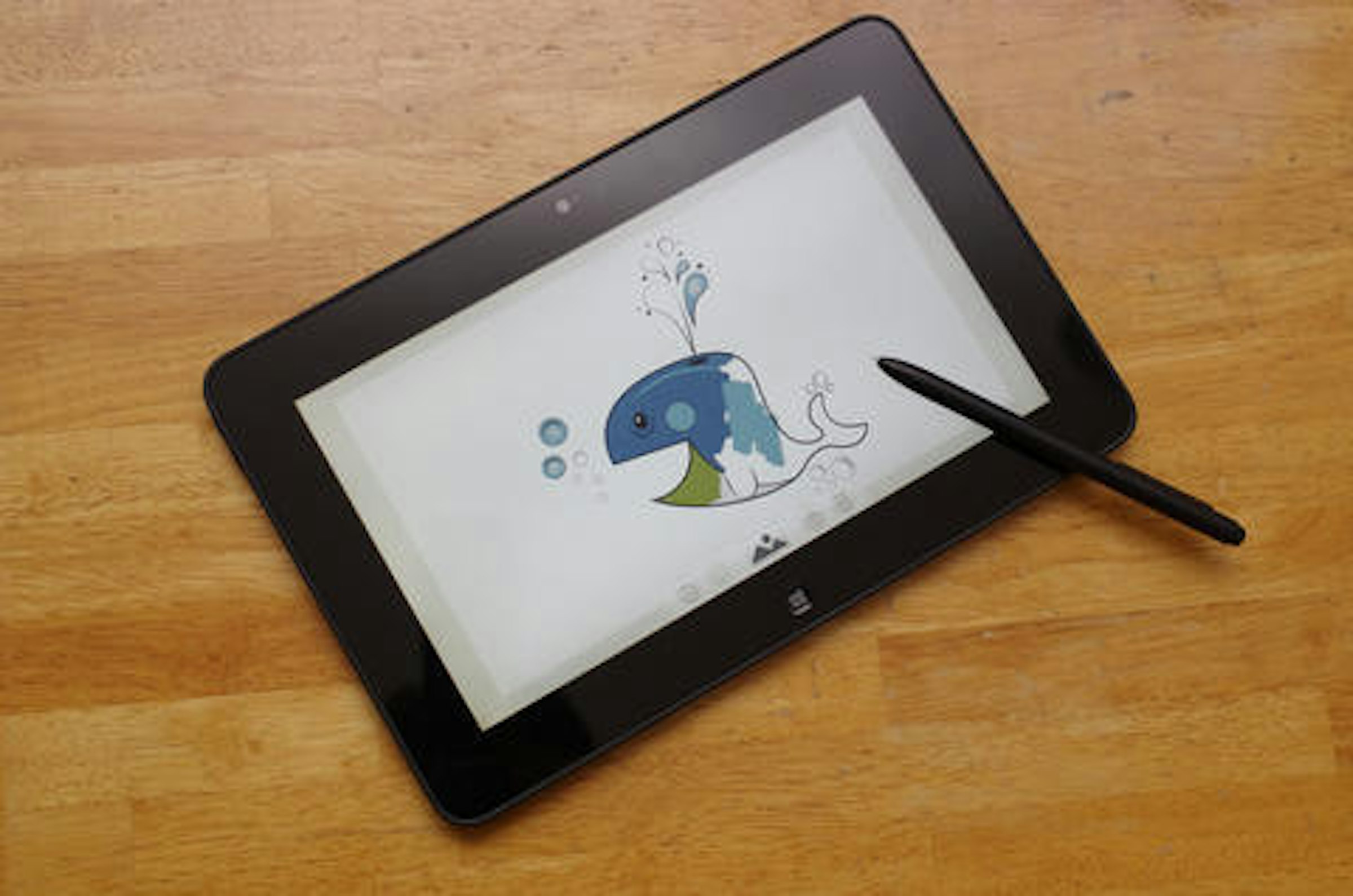 是主打商務可攜與定點文書的 x86 小平板， Dell Latitude 10 動手玩這篇文章的首圖