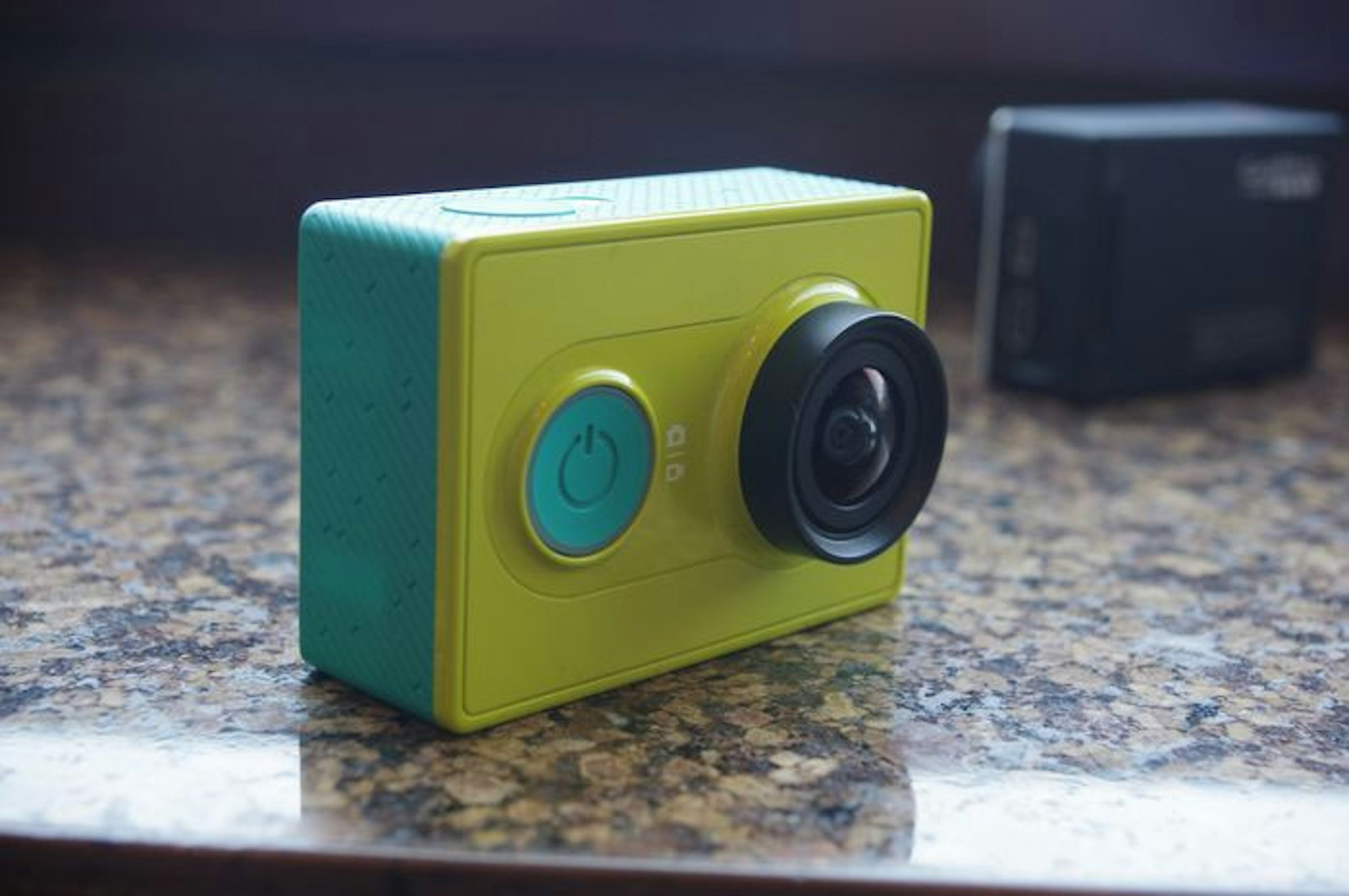 是小米科技小蟻運動攝影機動眼看，加映與 GoPro Hero 4 對比這篇文章的首圖
