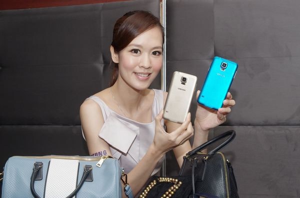 是三星 Galaxy S5 藍、金與 32GB 機種提前到貨,本周內可開始購得這篇文章的首圖