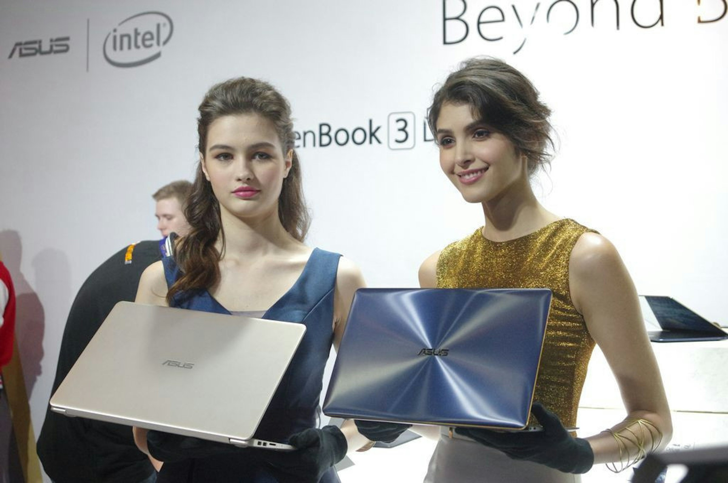 是Computex 2017 ：華碩 5 大 ZenBook 、 VivoBook 新機快速動眼看，同場還有 Zen AiO 與 Vivo AiO這篇文章的首圖