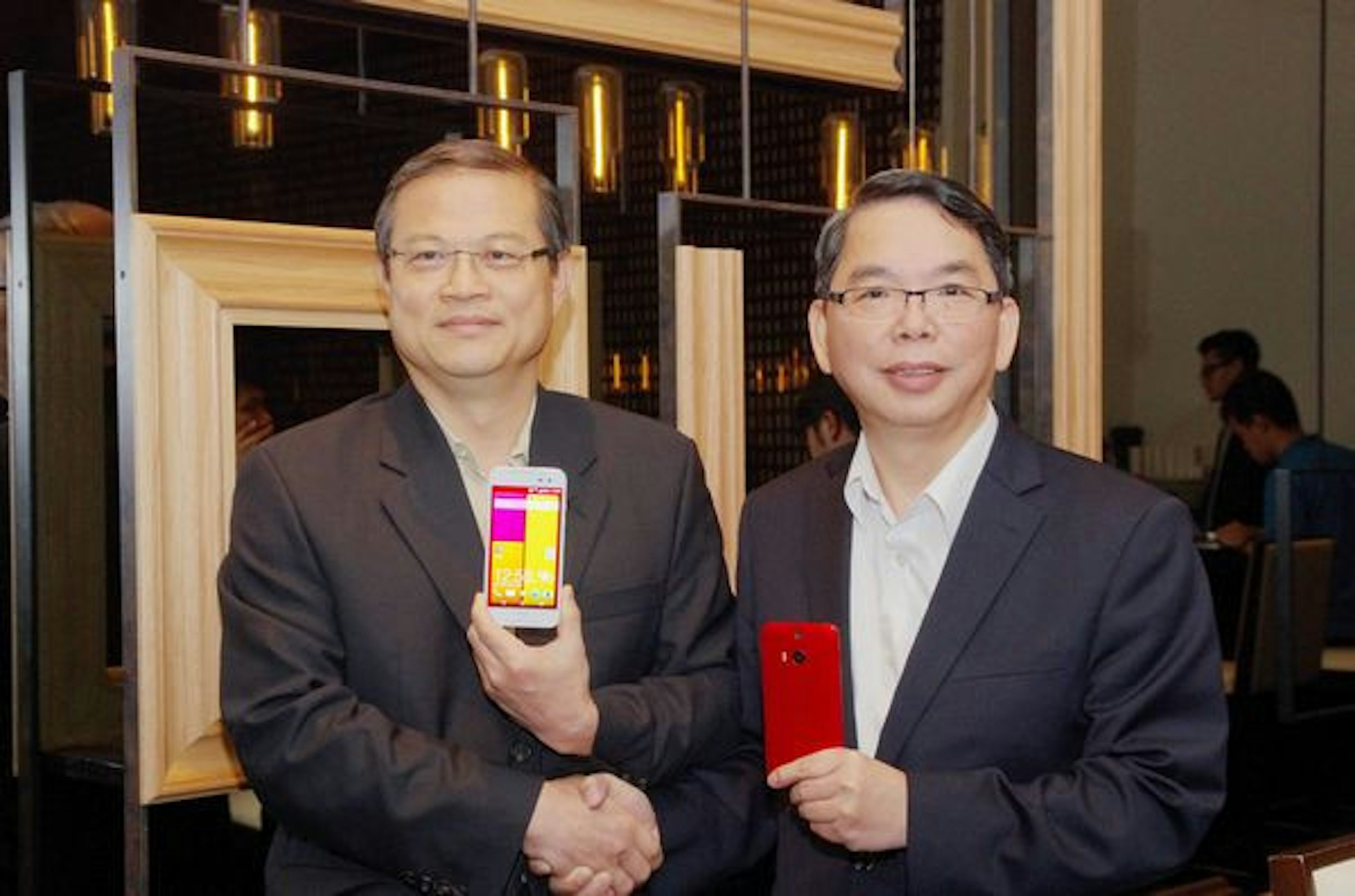 是HTC Buterfly 2 明日在台首賣，搭中華電信 4G 極速方案 1,366 資費免千元這篇文章的首圖