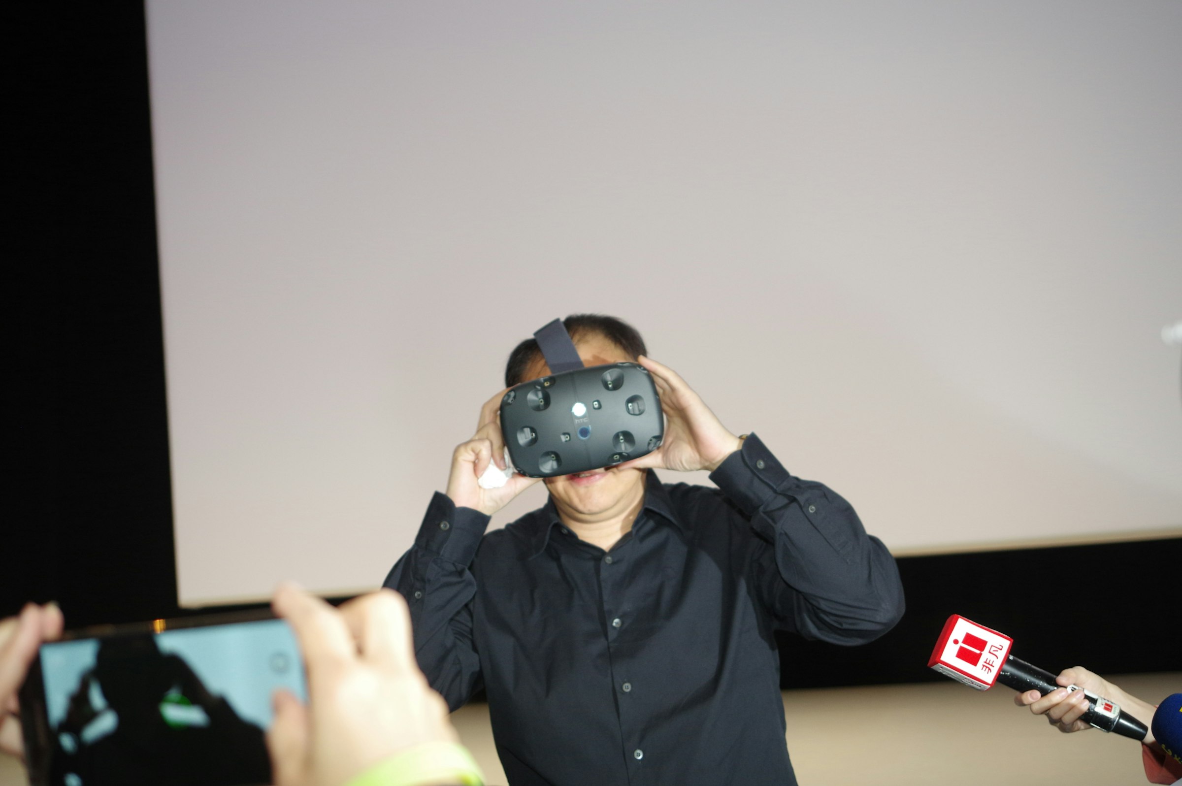是MWC 2015 ：HTC 聯網設備再跨界，攜手 VALVE 發表支援 STEAM VR 的 VIVE 頭盔這篇文章的首圖