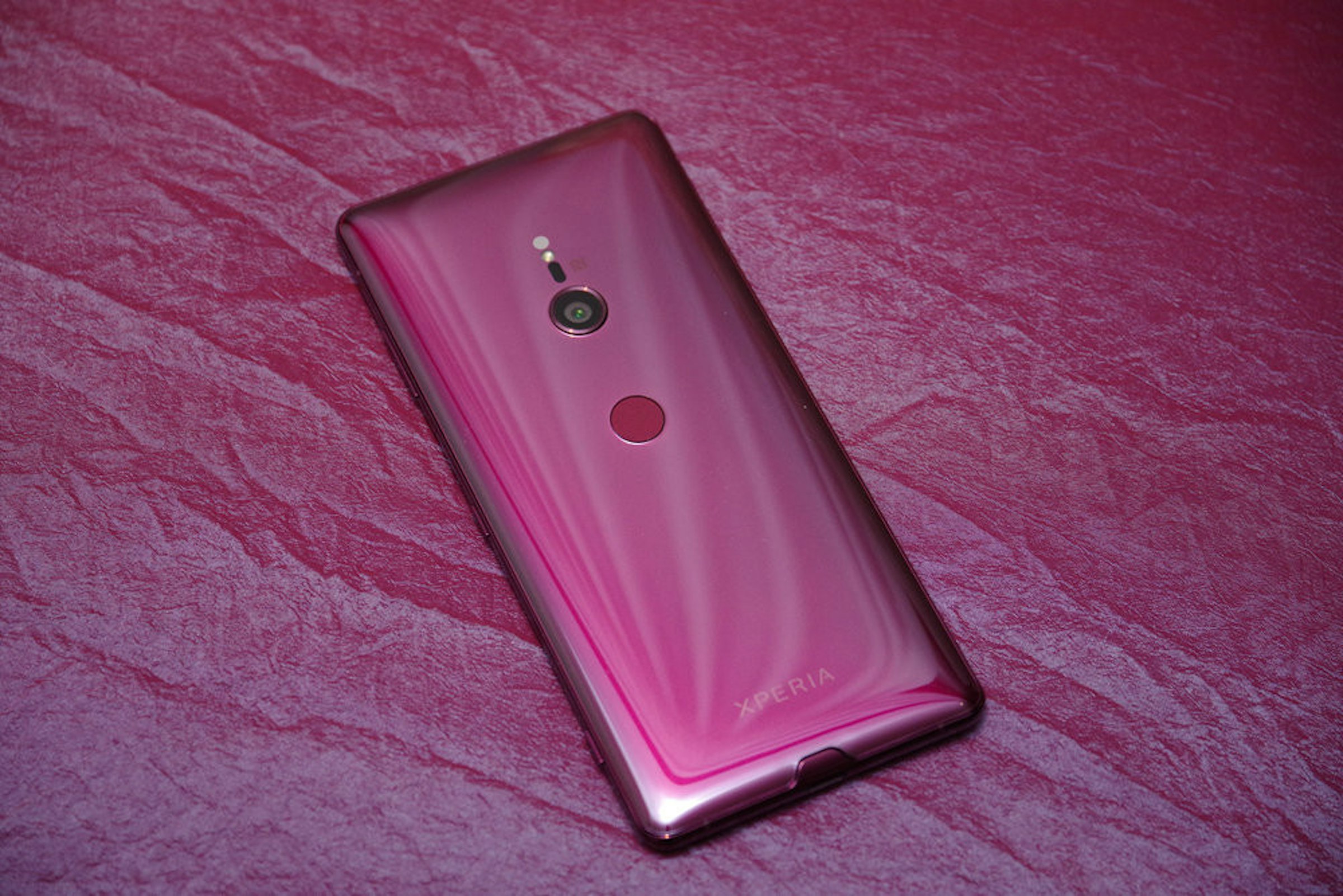 以前後3d 玻璃呈現雙重表面張力之美 Sony Xperia Xz3 動眼看以及與xz2 外觀比較 Sony Mobile Cool3c