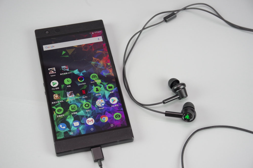 雙鏡頭、四揚聲器與Chroma 連動三頭蛇，新一代電競手機Razer Phone 2