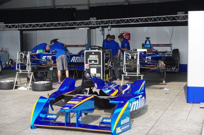 McLarlen 將出手協助強化 Formula E 賽車電池，新電池不僅更快還能跑完整場比賽