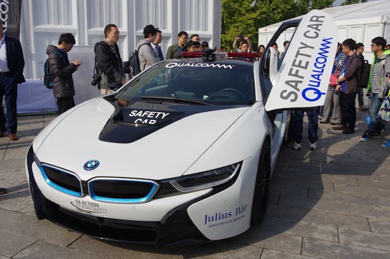 搭載新一代halo 無線充電技術的formula E 大會指定safety Car Bmw I8 動眼看 高通 Cool3c