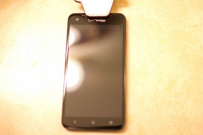 是HTC Verizon 客製機 DLX 曝光，應該是 J Butterfly 的姊妹版？這篇文章的首圖