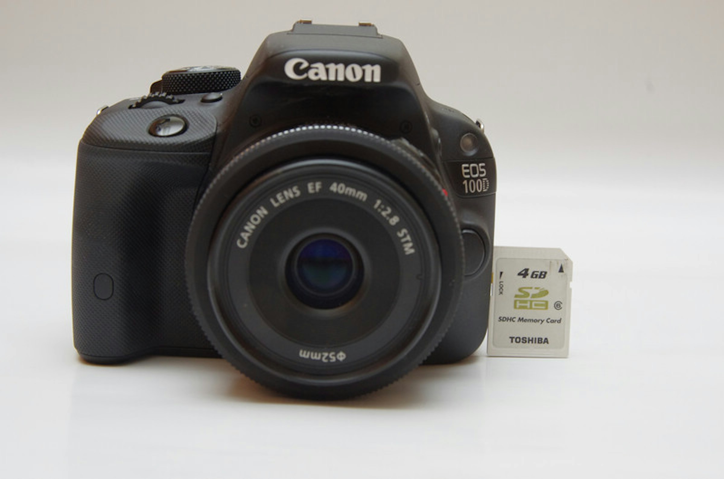 是真正一手可掌握的 APS-C 單眼相機， Canon EOS 100D 動手玩這篇文章的首圖