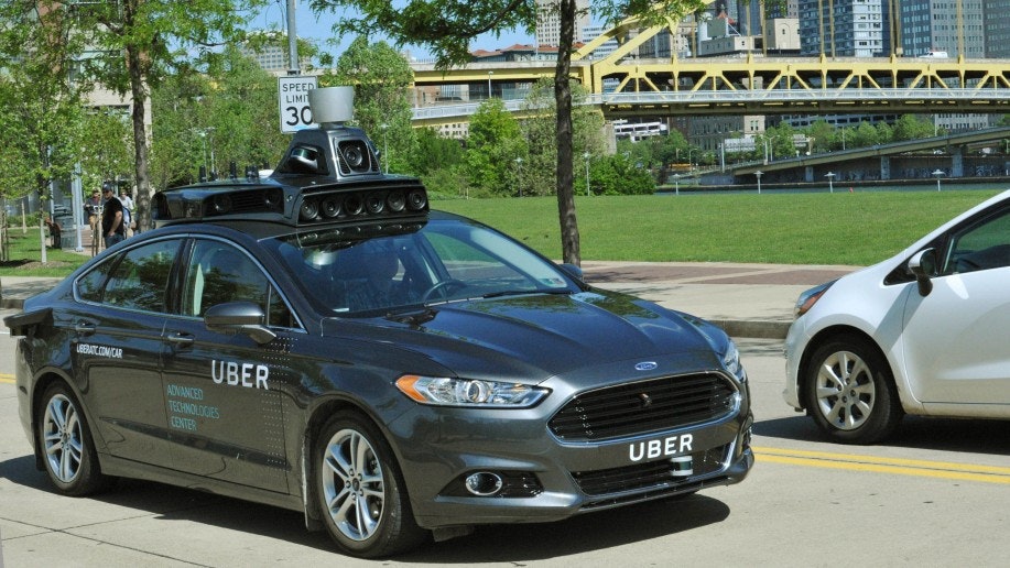 是Uber 無人駕駛車開始在匹茲堡道路進行道路測試，採用福特 Fusion Hybrid 搭配車底感測器這篇文章的首圖