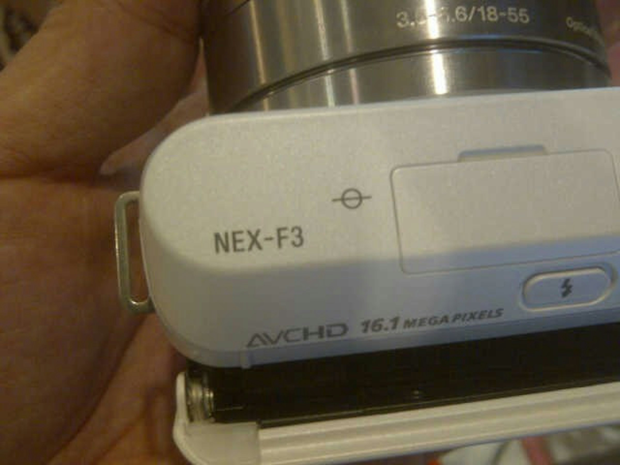 是Sony NEX-F3 外觀照片曝光，會是自拍神機嗎！？這篇文章的首圖