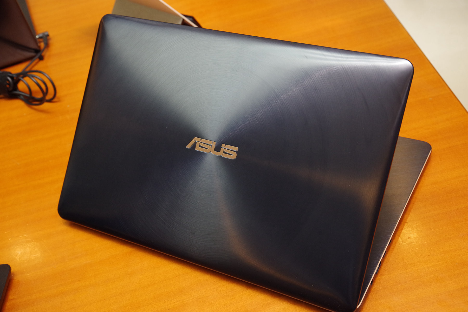 華碩ZenBook Pro 15 、 ZenBook S 13 將於台北多媒體展首賣#rog