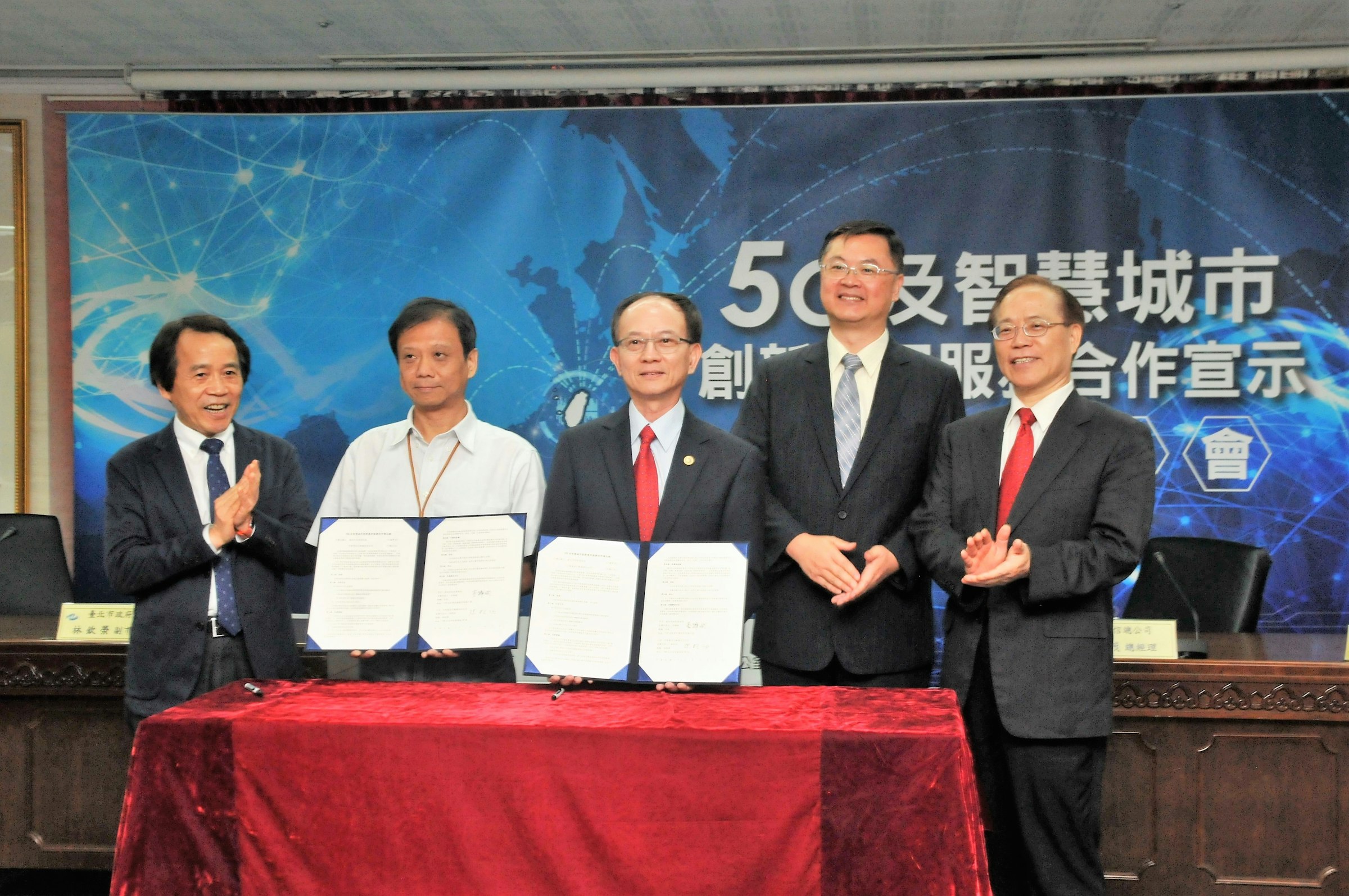 Public Relations, Communication, News conference, Energy, Business, Public, News, energy, news conference, official, award, communication, business, joy, joy, joy, joy, 臺北市环欽榮副總經理, 臺北市, 總經理, 臺北市环欽榮副總經理, 公共關係，交流，新聞發布會，能源，商業，公共，新聞，能源，新聞發布會，官員，獎，通信，商業，歡樂，歡樂，歡樂，歡樂