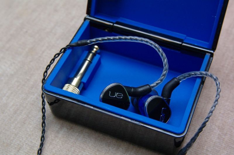 是承襲 TF10 原有風格的旗艦耳道， Logitech UE UE900 四單體耳機試聽這篇文章的首圖