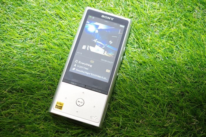 是回歸純音樂播放本質的 Hi-Res 音樂播放機， Sony Walkman ZX100 動手玩這篇文章的首圖