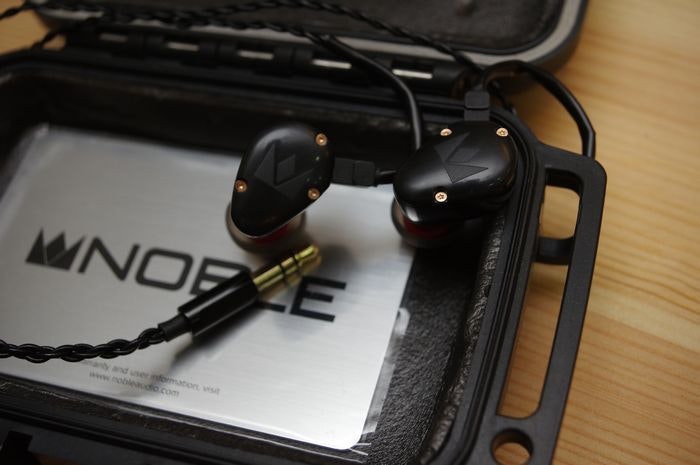 是K10 的親弟弟，  Noble Audio Savant 耳道式耳機動手玩這篇文章的首圖