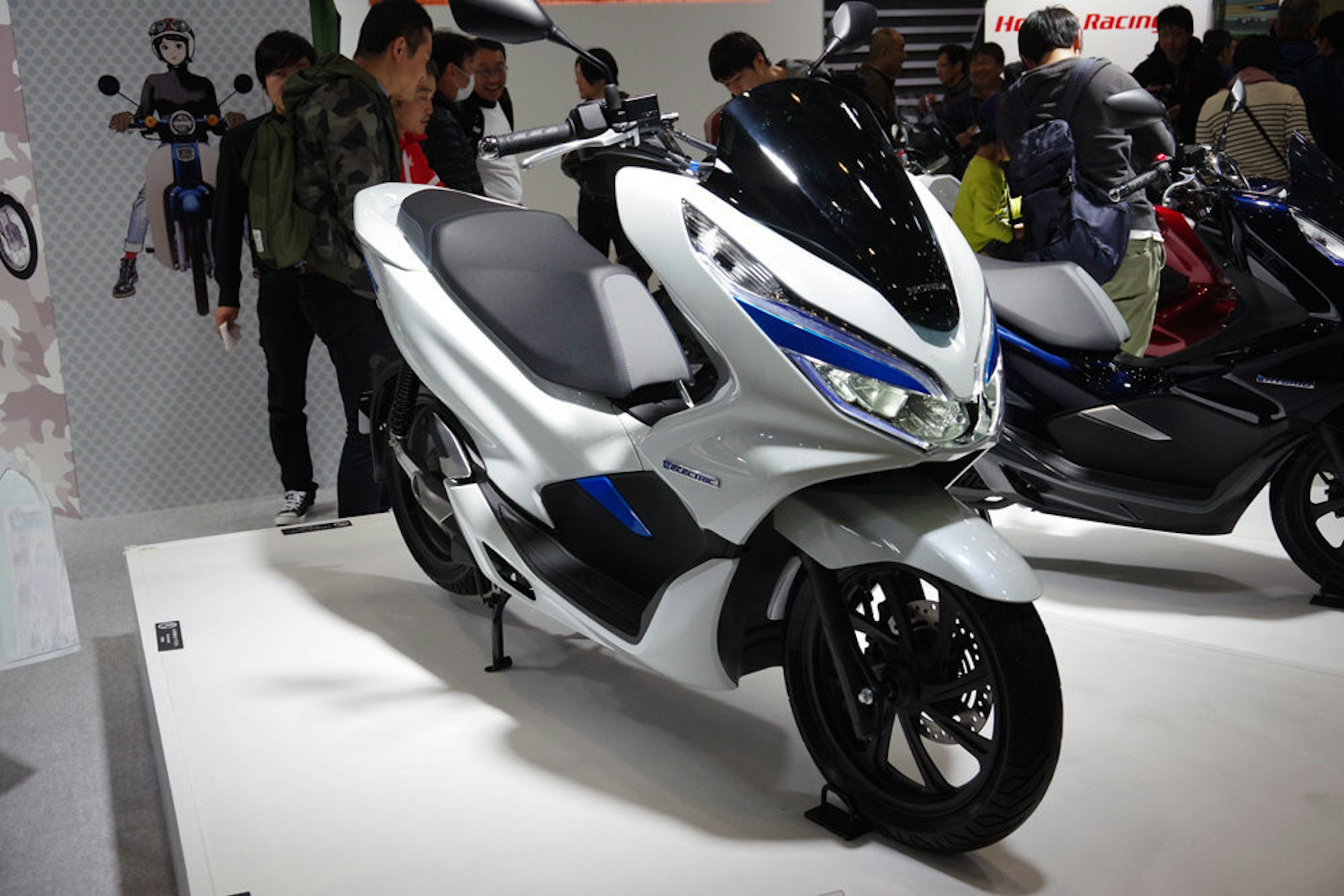 Scooter, Car, Motorcycle accessories, Motor vehicle, Motorcycle, Vehicle, Motorcycle fairing, Automotive design, Personal luxury car, Aircraft fairing, scooter, motor vehicle, car, motorcycle, vehicle, scooter, automotive design, motorcycle accessories, motorcycle fairing, personal luxury car