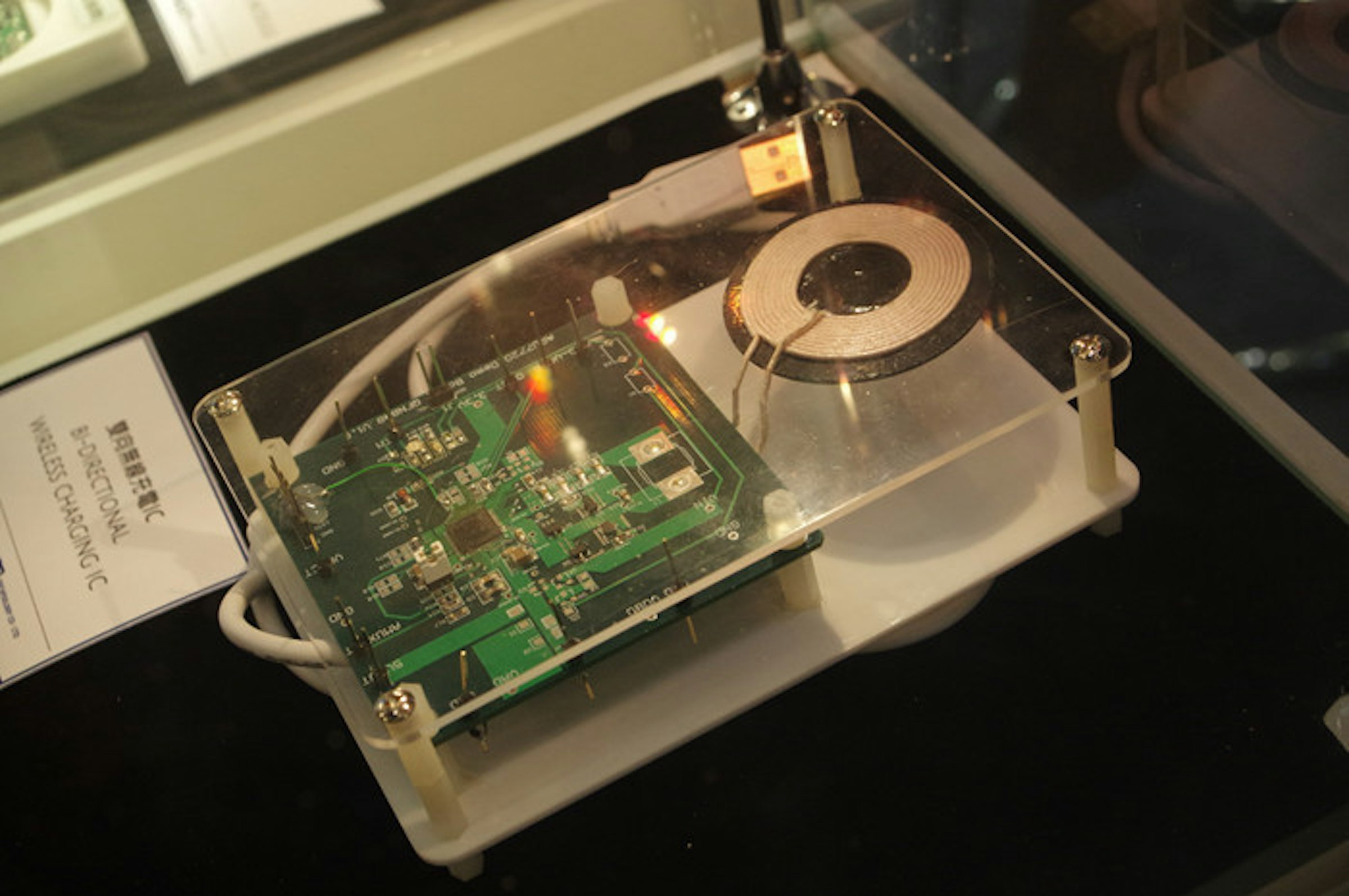 是Computex 2015 ：威臣科技展示超大功率無線充電以及可雙向供電的 Qi 解決方案這篇文章的首圖