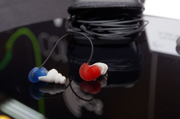 是Computex 2014 ：來自英國的客製耳機與醫療保健廠商 ACS ，展出基於 3D 列印的 T15 準量產耳機這篇文章的首圖