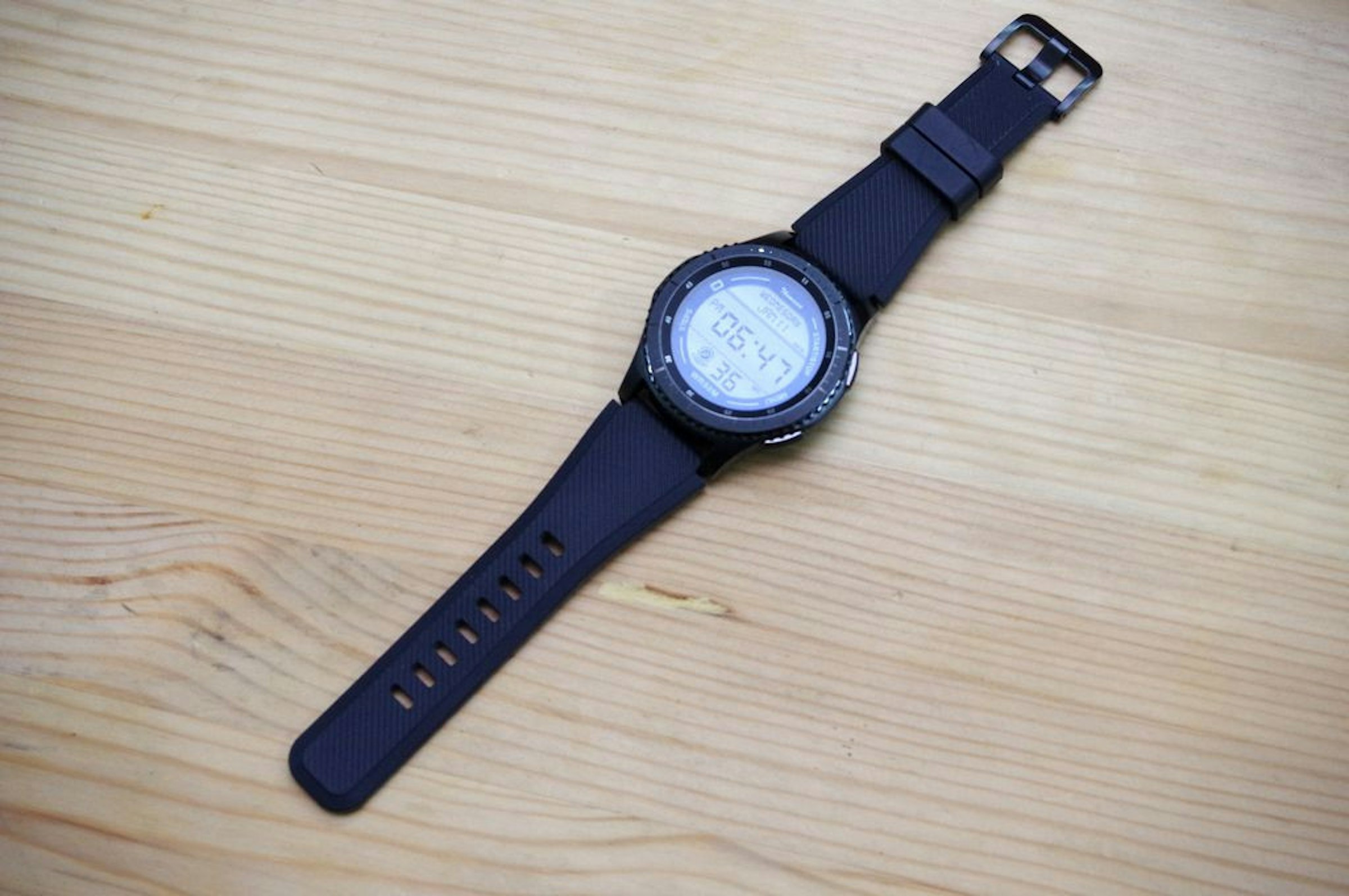 是續航力、質感再強化，三星 Gear S3 智慧錶動手玩這篇文章的首圖