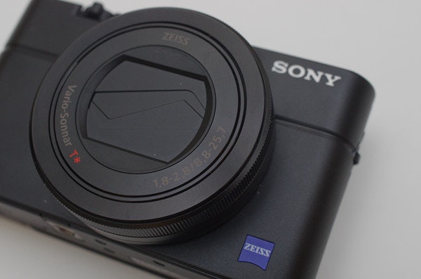 是在相同的尺寸下繼續挑戰機構工程極限, Sony RX100 III 動手玩這篇文章的首圖