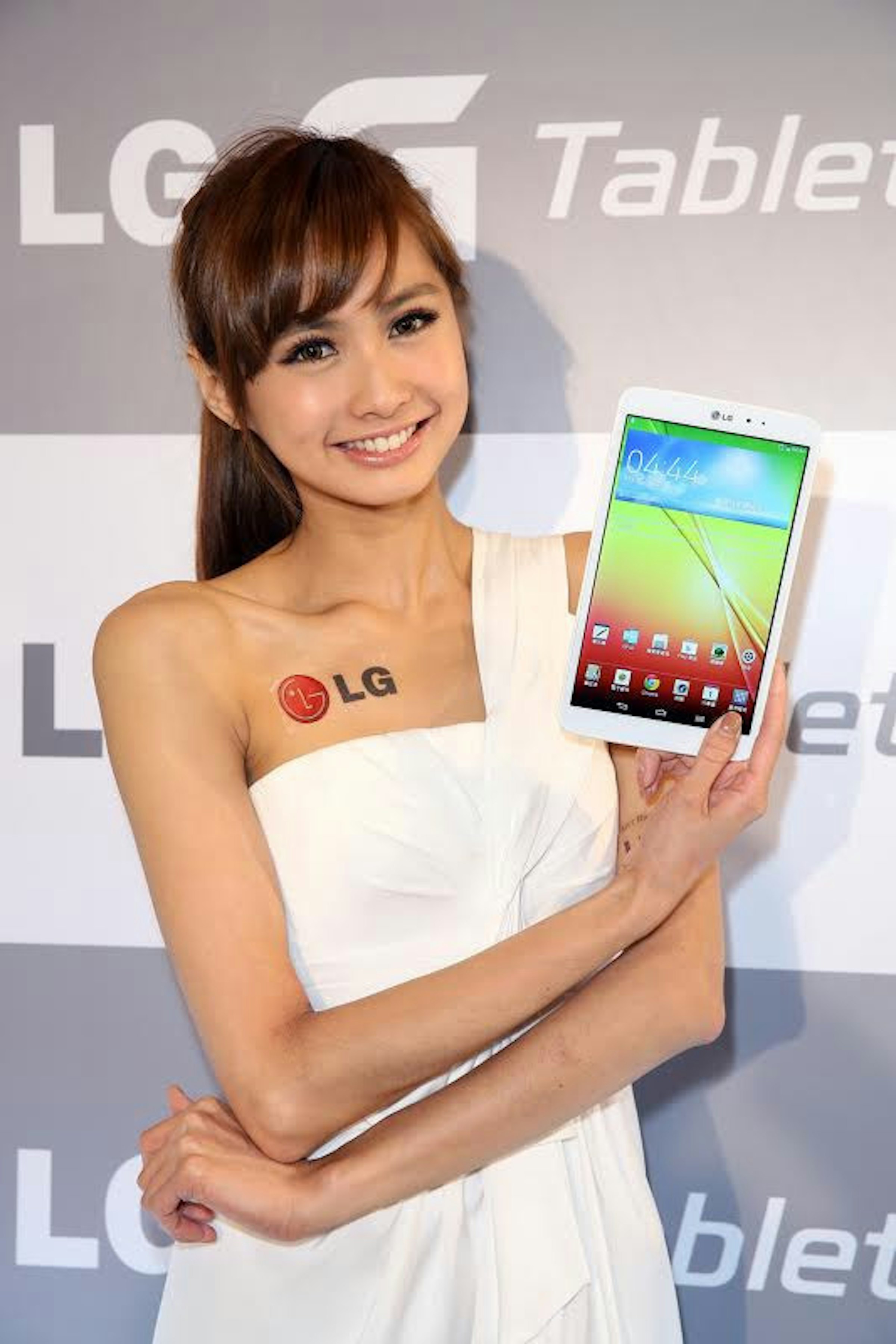 是LG 在台推出 G Tablet 8.3 ，主打一手掌握的極窄邊框設計這篇文章的首圖