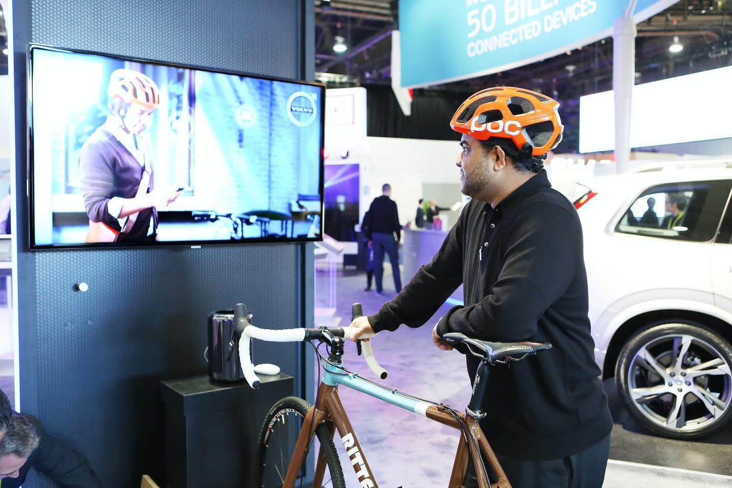 是CES 2015 ； Ericsson 與 Volvo 打造安全交通互連技術，展出自行車頭盔與汽車溝通應用這篇文章的首圖