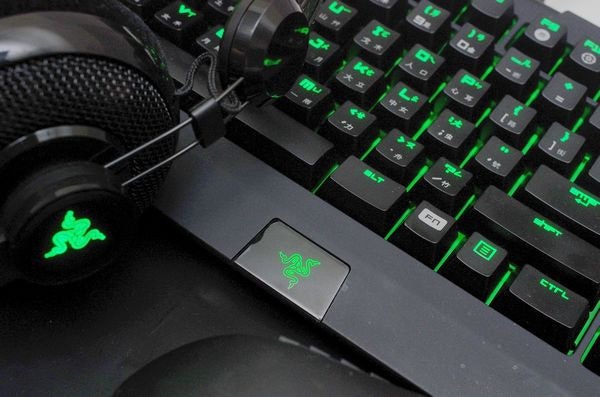 是黑寡婦再臨! Razer Blackwidow Ultimate 2014 綠軸版動手玩這篇文章的首圖