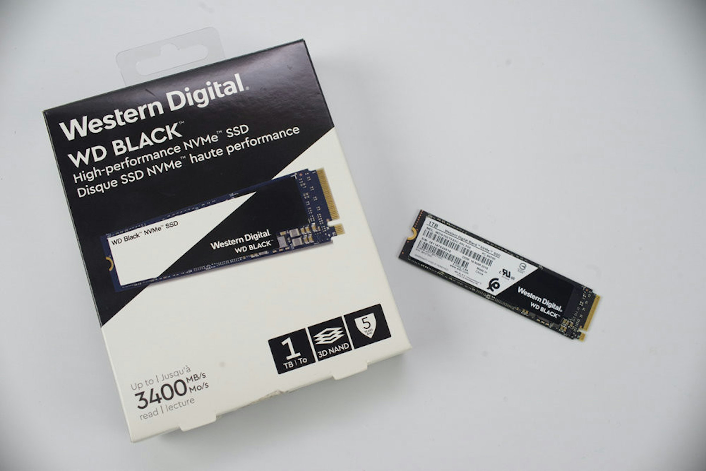 Solid-state drive, NVM Express, M.2, PCI Express, Western Digital, Laptop, SSD WD Black NVMe M.2 PCIe Gen3 x4 2280, WD Black PCIe SSD, Western Digital.WD BLACKHigh-performance NVMe" SSDDisque SSD NVMe" haute performanceWD Black NVMe SSDWestern Digital.WD BLACIKUp to I Jusqu'à3400MB/TBI To 3D NANDread I lecture, Western, Digital., WD, BLACK, High-performance, NVMe", SSD, Disque, SSD, NVMe", haute, performance, WD, Black, NVMe, SSD, Western, Digital., WD, BLACIK, Up, to, Jusqu'à, 3400MB/, TBI, To, 3D, NAND, read, lecture, electronics accessory, technology, product, font, brand, electronic device, Western Digital.WD BLACKHigh-performance NVMe" SSDDisque SSD NVMe" haute performanceWD Black NVMe SSDWestern Digital.WD BLACIKUp to I Jusqu'à3400MB/TBI To 3D NANDread I lecture, 固態硬盤，NVM Express，M.2，PCI Express，Western Digital，筆記本電腦，SSD WD Black NVMe M.2 PCIe Gen3 x4 2280，WD Black PCIe SSD，Western Digital.WD BLACK高性能NVMe“SSDDisque SSD NVMe”高性能WDW Black NVMe SSDWestern Digital.WD BLACIKUp至IJusqu&#39;à3400MB/ TBI至3D NANDread I講座，Western，Digital，WD，BLACK，高性能NVMe，SSD，Disque，SSD，NVMe，高性能，WD，Black，NVMe，SSD，Western，Digital，WD，BLACIK，Up，to，Jusqu&#39;à，3400MB /，TBI，To，3D，NAND，讀，講座，品牌，電子設備，Western Digital.WD BLACK高性能NVMe“SSDDisque SSD NVMe”高性能WDW Black NVMe SSDWestern Digital.WD BLACIKUp以IJusqu&#39;à3400MB/ TBI向3D NANDread I演講
