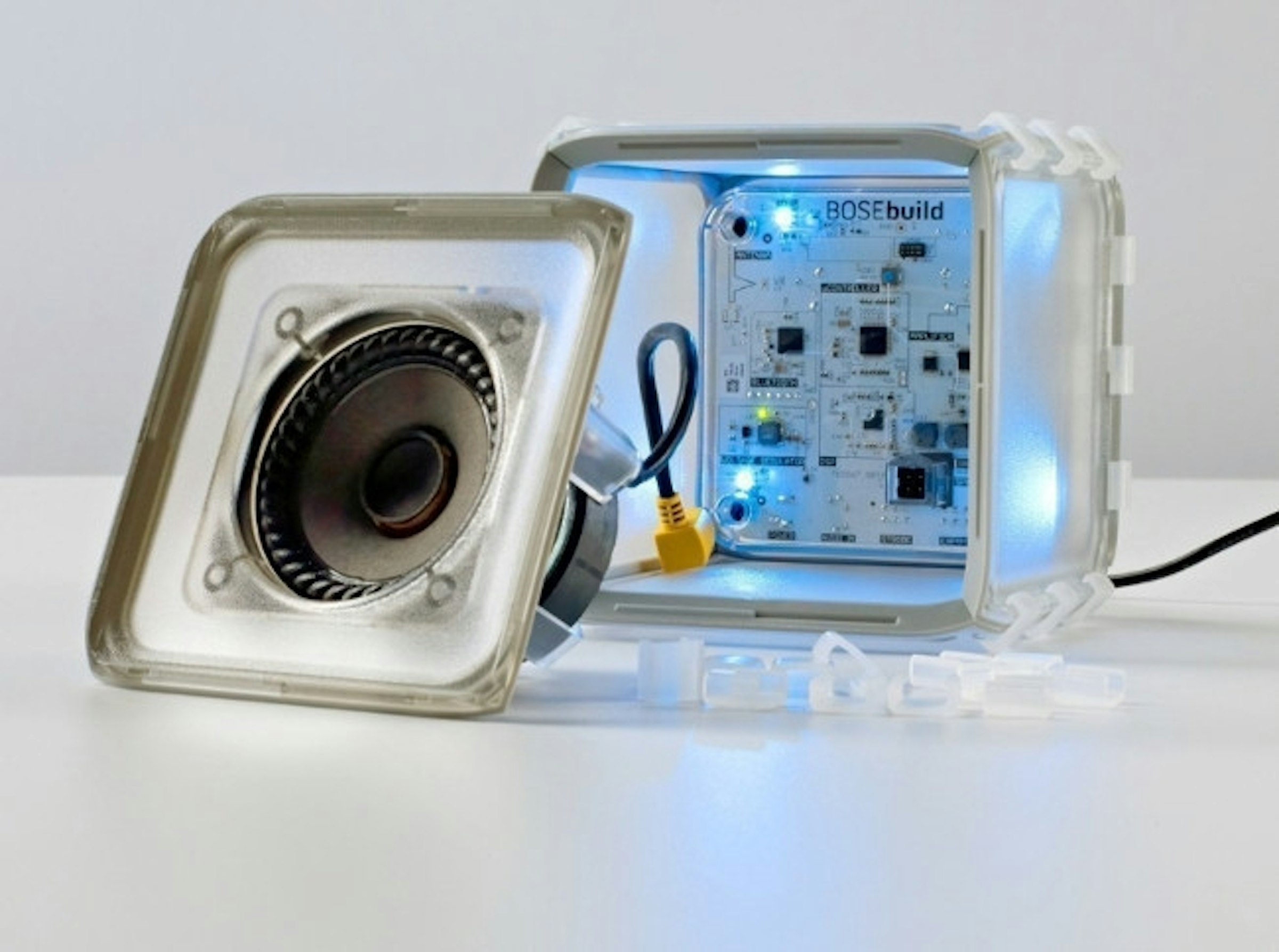 是培育 Maker 從小開始， BOSE 推出針對小朋友的 DIY 喇叭套組 BOSEbuild這篇文章的首圖