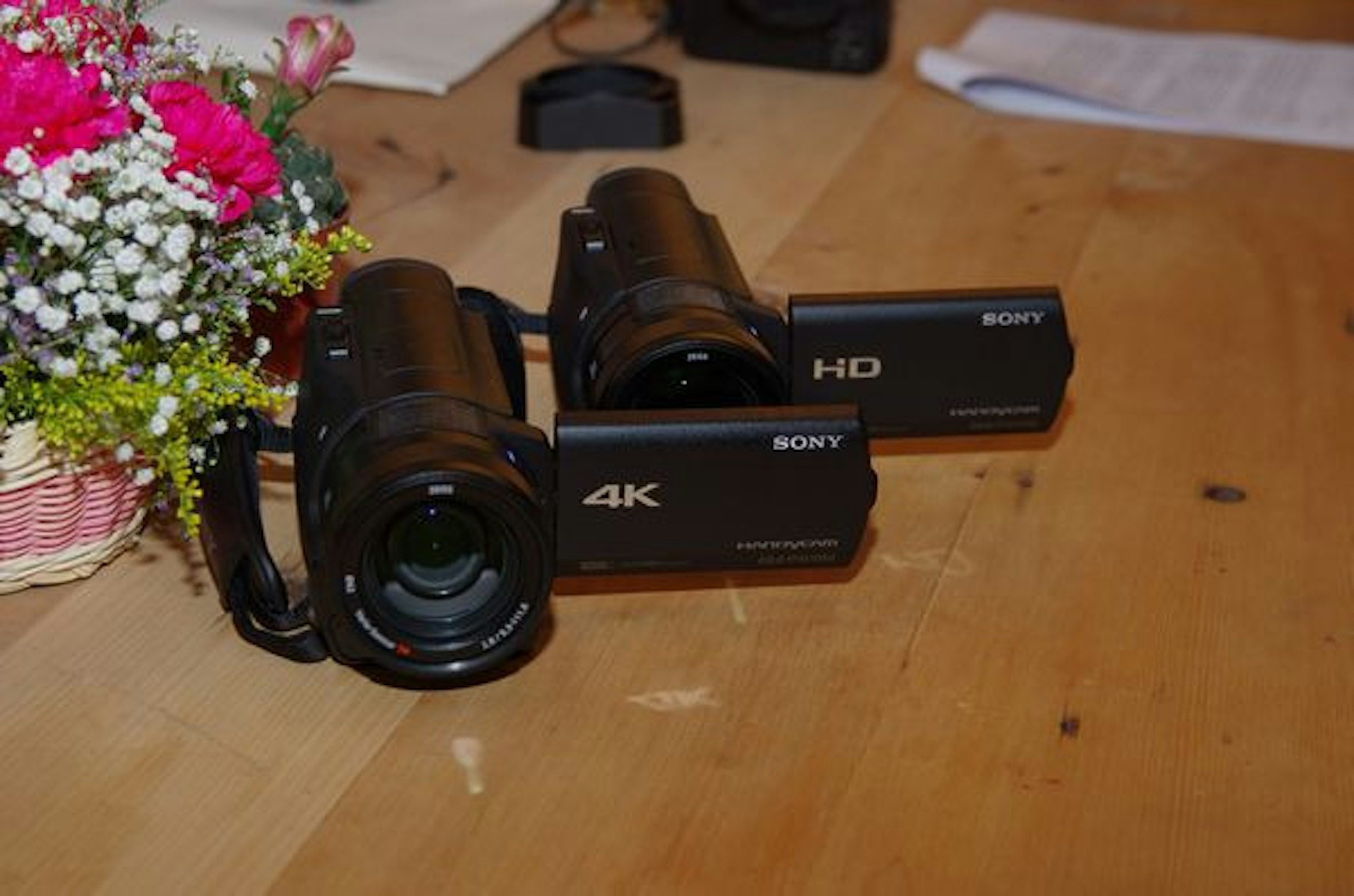 是強調一手可掌握的高畫質 4K 錄影機， Sony 在台推出 Handycam FDR-AX100 (修正， 120fps 高速錄影僅為 720p )這篇文章的首圖